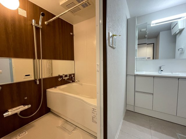 わざわざ箱根まで行かずとも、自宅がもはや桃源郷。神経痛に効能ある温泉が自宅で楽しめる贅沢の粋とも言える『グランシティ横濱保土ヶ谷』リフォームの浴室|日々の暮らしに欠かせないお風呂です