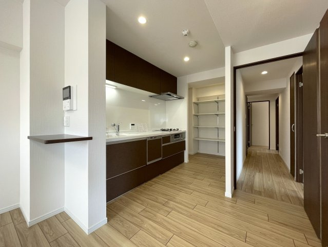 わざわざ箱根まで行かずとも、自宅がもはや桃源郷。神経痛に効能ある温泉が自宅で楽しめる贅沢の粋とも言える『グランシティ横濱保土ヶ谷』リフォームのキッチン|きれいなキッチンです