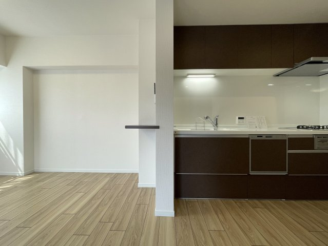 わざわざ箱根まで行かずとも、自宅がもはや桃源郷。神経痛に効能ある温泉が自宅で楽しめる贅沢の粋とも言える『グランシティ横濱保土ヶ谷』リフォームのキッチン|お料理しやすいキッチンです