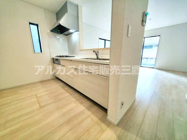 【内覧動画公開中！】中央線 三鷹駅 12分 新築戸建 武蔵野市八幡町1丁目のキッチン