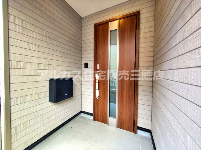 【内覧動画公開中！】中央線 三鷹駅 12分 新築戸建 武蔵野市八幡町1丁目の玄関