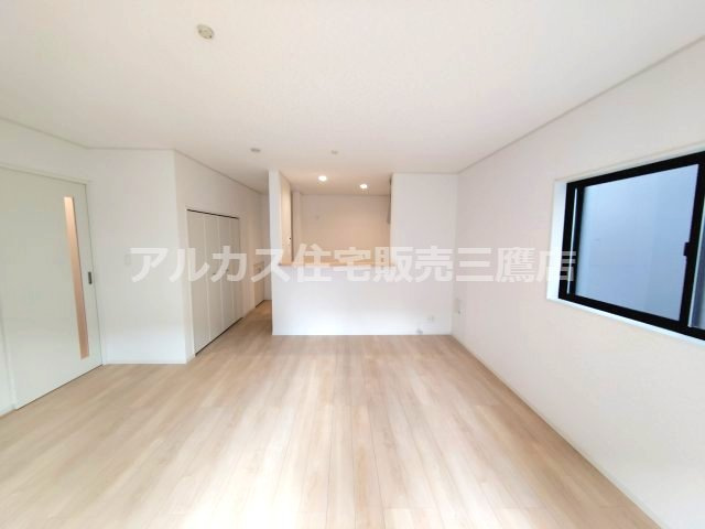 【内覧動画公開中！】中央線 三鷹駅 12分 新築戸建 武蔵野市八幡町1丁目の居間・リビング