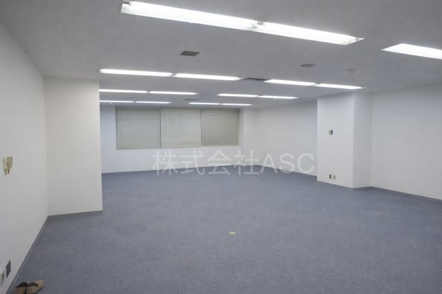 ピカソ堺筋本町ビル  テナントの洋室