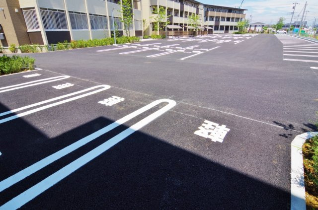 ロイジェントパークスレイクタウンMの駐車場