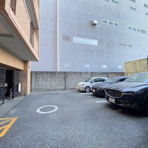 ライオンズマンション平和大通り第2の駐車場