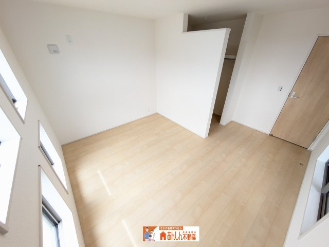 【洋室】 | ＼家 賃６～７万払うならコレ／諸経費込で月６万 円台！車ローン相 談 可＆賢く暮らす家   | 同仕様写真