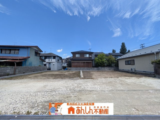 【外観】 | ＼家 賃６～７万払うならコレ／諸経費込で月６万 円台！車ローン相 談 可＆賢く暮らす家   | スーパーやドラッグストアが近く、日々の買い物が便利！