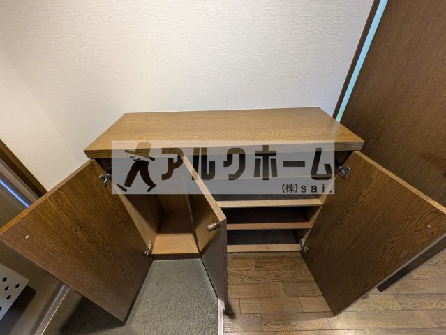 フローラルコートの玄関