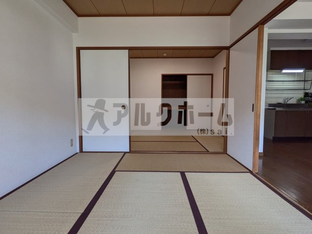 フローラルコートの寝室