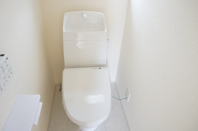 越谷市大字弥十郎 新築分譲住宅のトイレ|1階