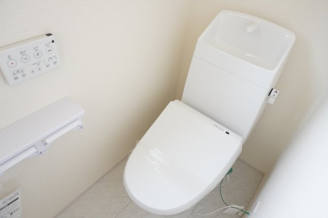 越谷市大字弥十郎 新築分譲住宅のトイレ|2階