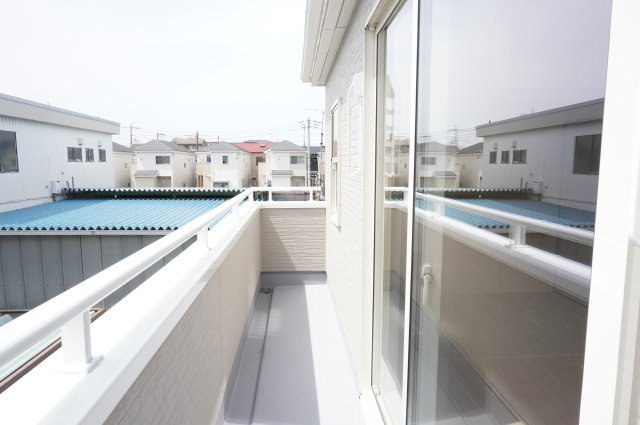 越谷市大字弥十郎 新築分譲住宅のバルコニー