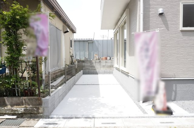 越谷市大字弥十郎 新築分譲住宅の駐車場