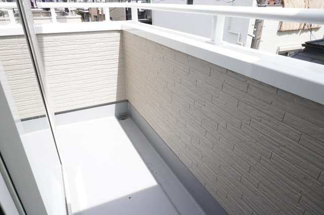 越谷市大字弥十郎 新築分譲住宅のバルコニー