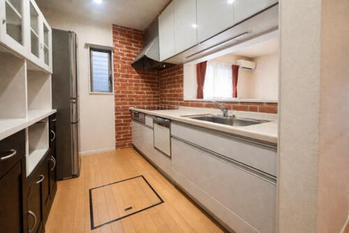 長尾西町1丁目　中古一戸建てのキッチン|システムキッチン　食器洗い乾燥機
■物件内覧・資金計画相談・住宅ローン相談、リフォーム相談、お問合せ受付中■
※当日・翌日のご内覧、ご相談はお電話でのお問合せがスムーズです！