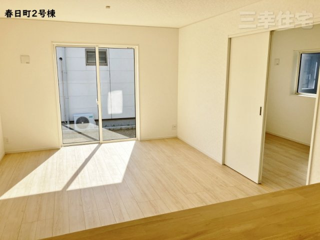 碧南市春日町の居間・リビング|リビング16帖+続き間になる洋室5帖