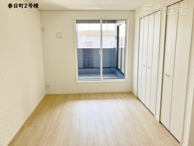碧南市春日町の寝室|南向きで明るい主寝室8帖