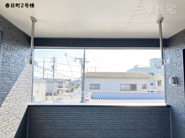 碧南市春日町のバルコニー|屋根のあるバルコニーは、陽光・通風を確保した南向きの快適空間