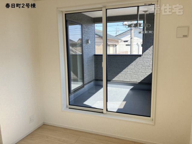 碧南市春日町の洋室|このお部屋も屋根のあるバルコニーに面しています