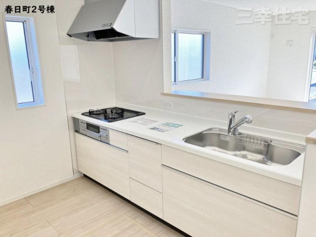 碧南市春日町のキッチン|対面式キッチン。浄水器も付いています