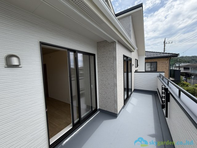厚木市まつかげ台2期　新築戸建　のバルコニー