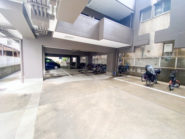 ディアコート平野の駐車場