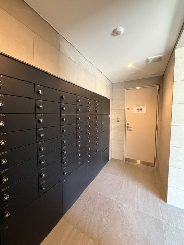 アルファステイツ春日３のその他共用部分|１階の共用部にはトイレもあります。