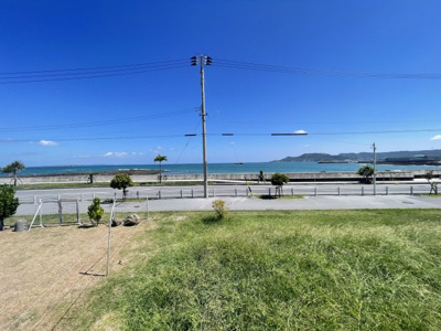 【外観】 | 与那原町板良敷Ⅱオーシャンフロント（全2区画）2号地 | オーシャンフロント♪前面道路を挟んで目の前には中城湾が広がります♪