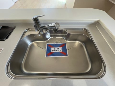 あきる野市伊奈　新築戸建全15棟のキッチン|浄水器付きシンク