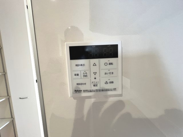 あきる野市伊奈　新築戸建全15棟のその他|【給湯器リモコン】ボタンひとつで給湯から追い焚きまで！らくらくのフルオートバス付き