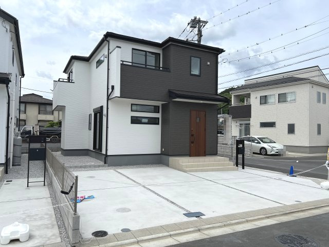 あきる野市伊奈　新築戸建全15棟の外観|角地につき開放感があります♪