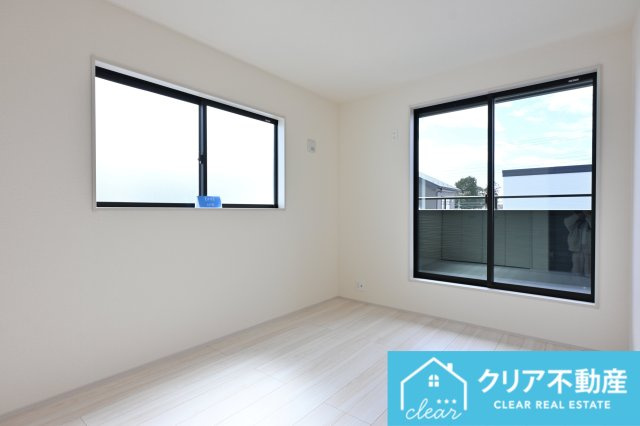 【洋室】 | 大泉町第6仙石　リーブルガーデン | ２階は全部屋バルコニー付き！二面採光で明るい洋室です♪