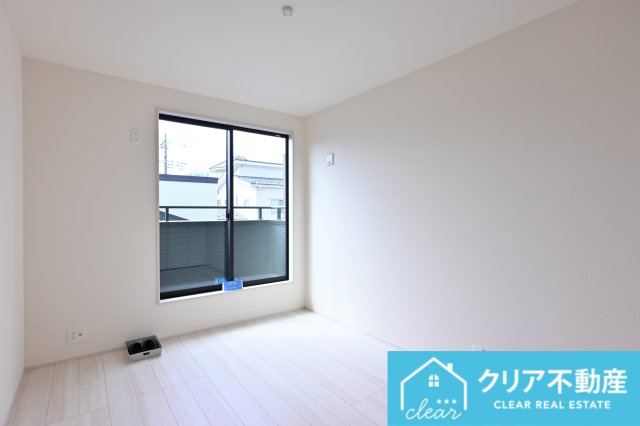 【洋室】 | 大泉町第6仙石　リーブルガーデン | こちらも大きな窓で明るい洋室です♪