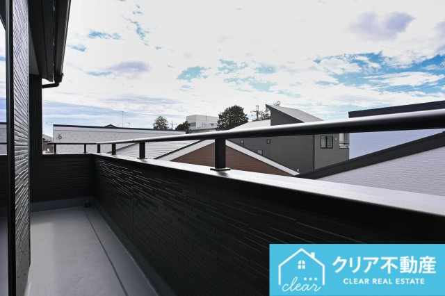 【バルコニー】 | 大泉町第6仙石　リーブルガーデン | ２階の洋室は全居室バルコニー付き！南向きで日当たりもバッチリです♪