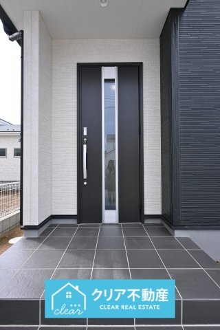 【玄関】 | 大泉町第6仙石　リーブルガーデン | シックで落ち着いた雰囲気の玄関♪