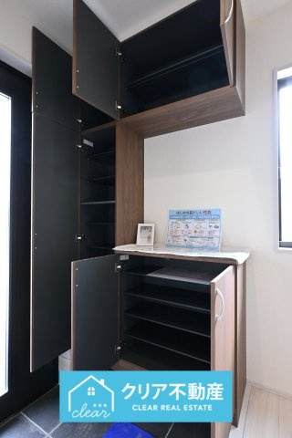 【収納】 | 大泉町第6仙石　リーブルガーデン | 棚の数も多く大容量！家族の靴もしっかりしまえます◎