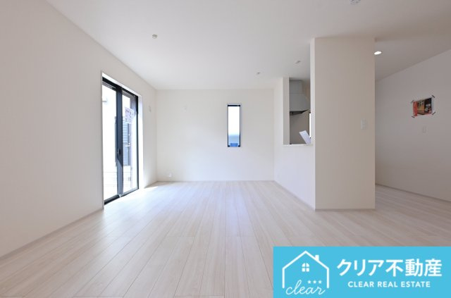 【居間・リビング】 | 大泉町第6仙石　リーブルガーデン | 白を基調とした清潔感のある気持ちのいいLDK♪