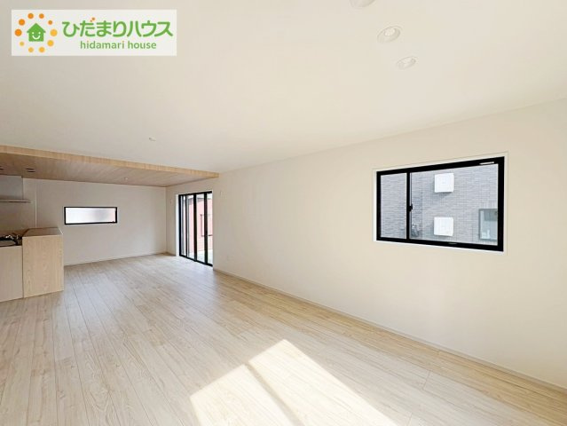 日立市諏訪町1期　新築戸建　2号棟の居間・リビング|家族の集まるLDKは広々24.5帖！贅沢な空間を演出！