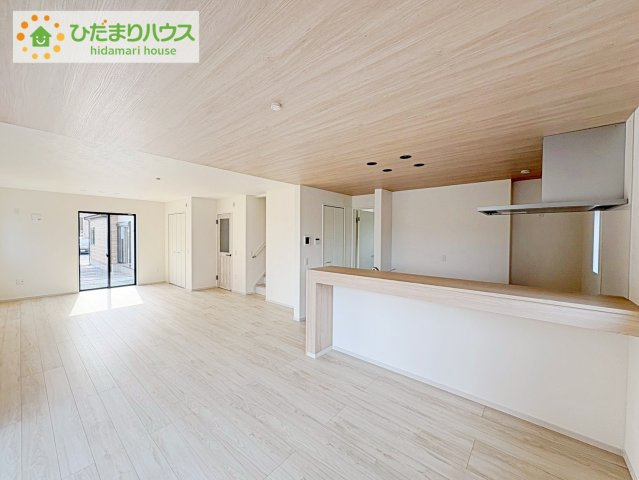 日立市諏訪町1期　新築戸建　2号棟の居間・リビング|お子様が元気に遊べる広々としたリビングです。