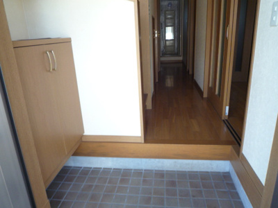 【玄関】 | ヴィラ・コエド | シューズボックスあり