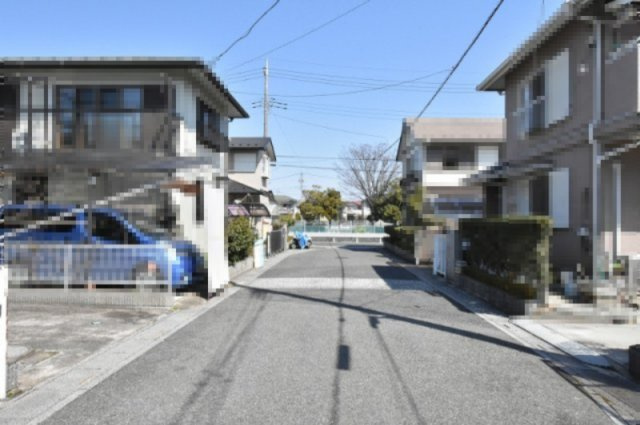 鴻巣市中央　リフォーム戸建の前面道路含む現地写真