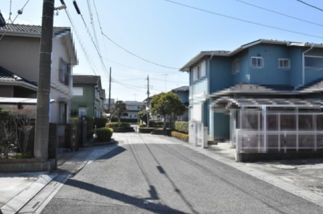 鴻巣市中央　リフォーム戸建の前面道路含む現地写真