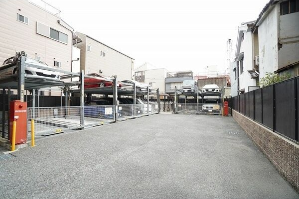 プレジオ都島の駐車場