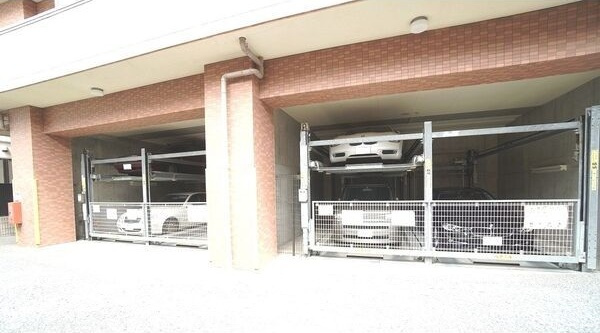 プレジオ都島の駐車場