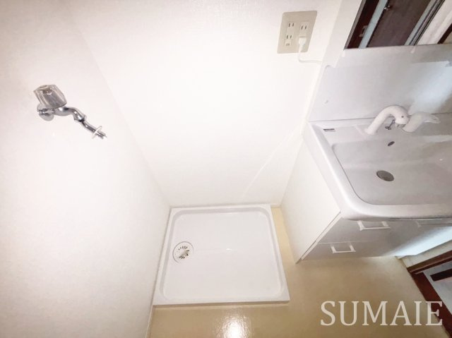 リバーサイドコートの洗面所|室内洗濯機置き場です！