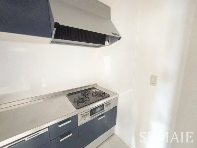 リバーサイドコートのキッチン|3口コンロです！