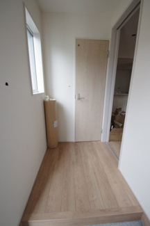 【玄関】 | 【仲介手数料無料！！】日野市落川　新築戸建て（全1棟）1号棟　5280万円