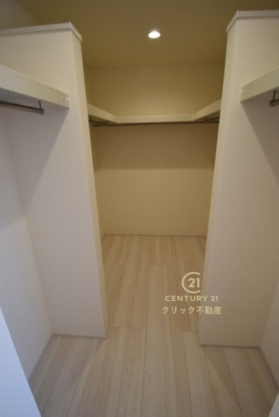 リーブルガーデン  日立市東多賀町　3期　2の収納|ウォークインクローゼットは自由度の高い収納スペース。服だけでなく、帽子やバッグなどもまとめて管理することができます。おしゃれが楽しくなりますね♪