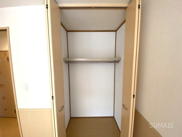 イーストハウスⅡ二ツ宮の収納|洋室クローゼット☆彡