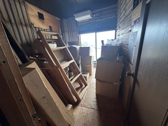 海南市冷水８６９－４の洋室